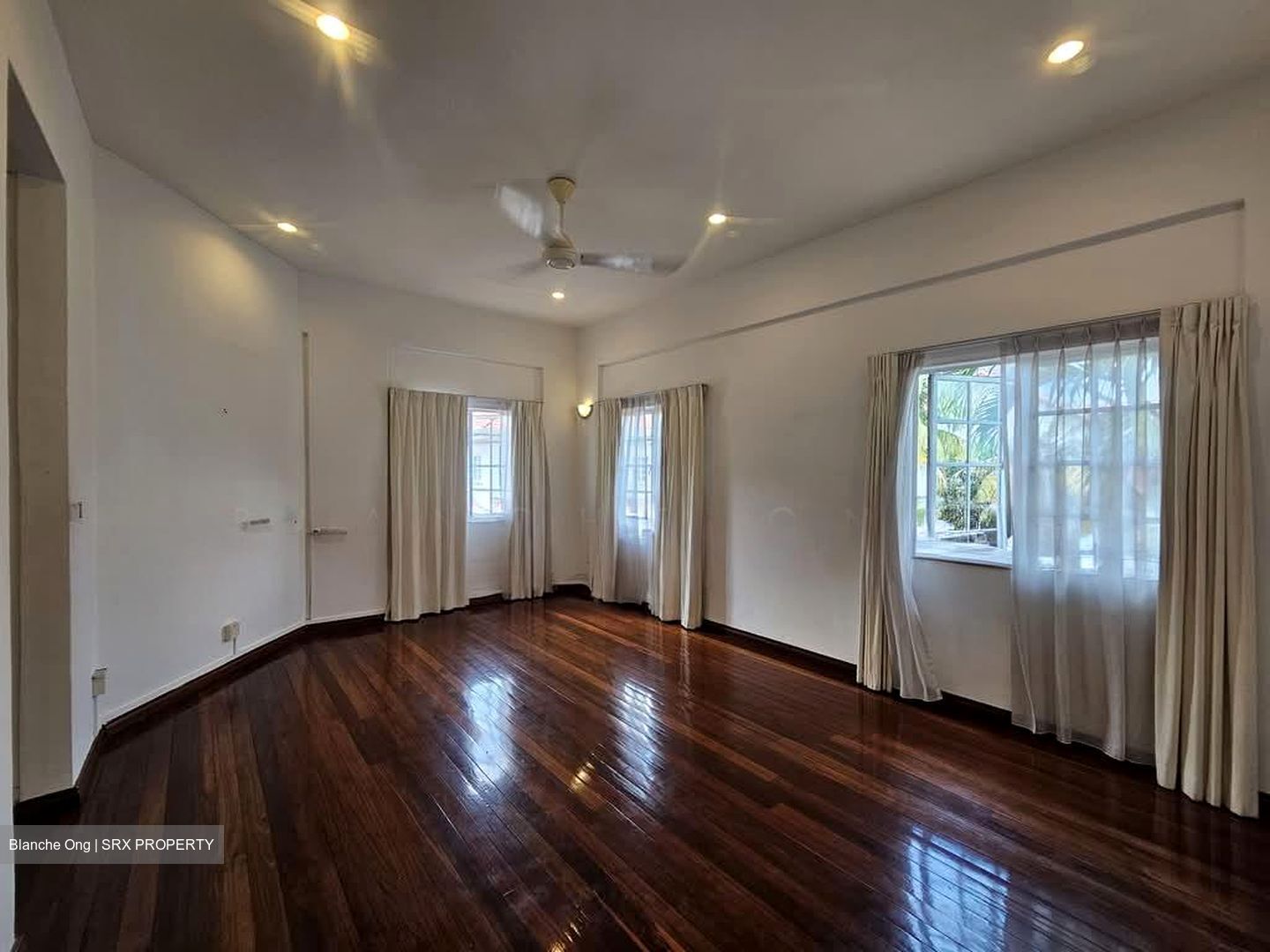 Amber Road (D15), Terrace #560779051